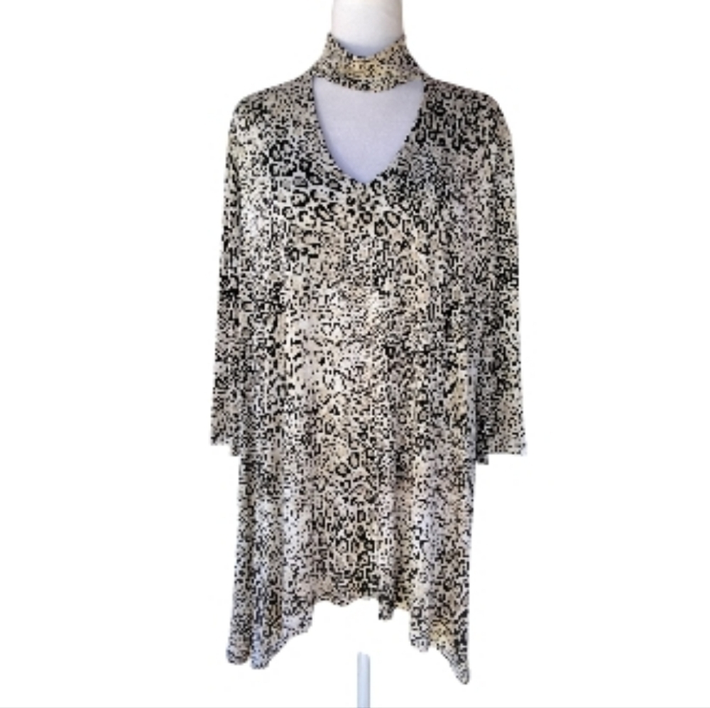 Clara Sunwoo Leopard Animal Print Keyhole Neck Tunic Top Cheetah  Size 1X
